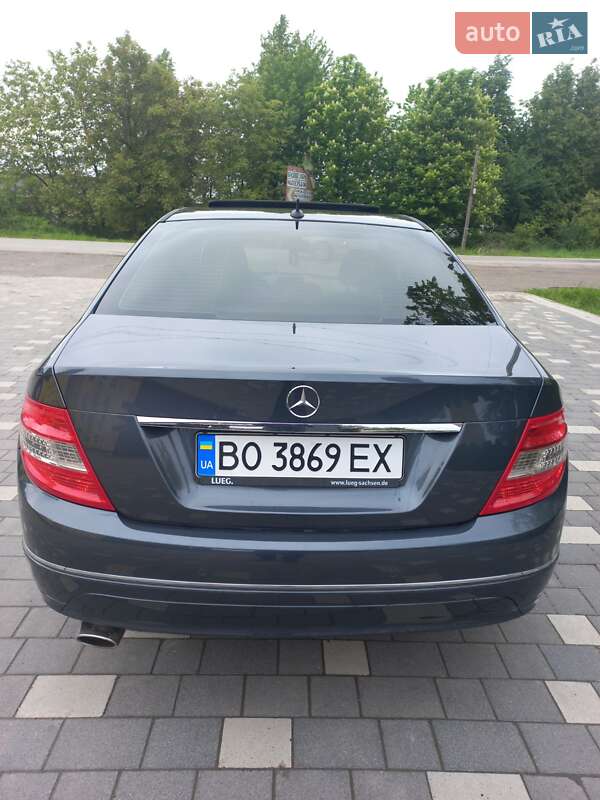 Седан Mercedes-Benz C-Class 2010 в Бучачі