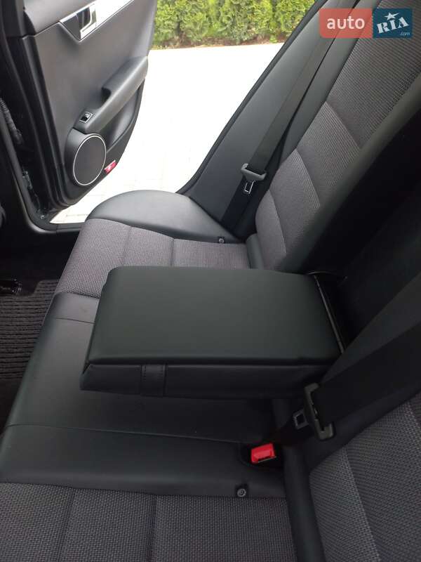 Седан Mercedes-Benz C-Class 2010 в Бучачі