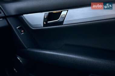 Універсал Mercedes-Benz C-Class 2010 в 