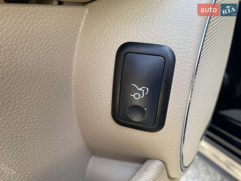 Седан Mercedes-Benz C-Class 2012 в Лубнах