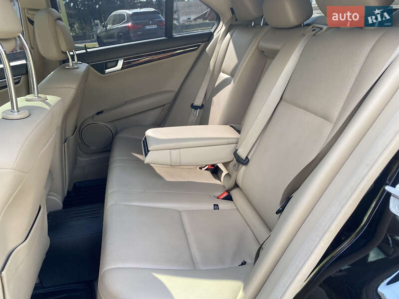 Седан Mercedes-Benz C-Class 2012 в Лубнах