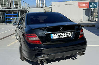 Купе Mercedes-Benz C-Class 2010 в 