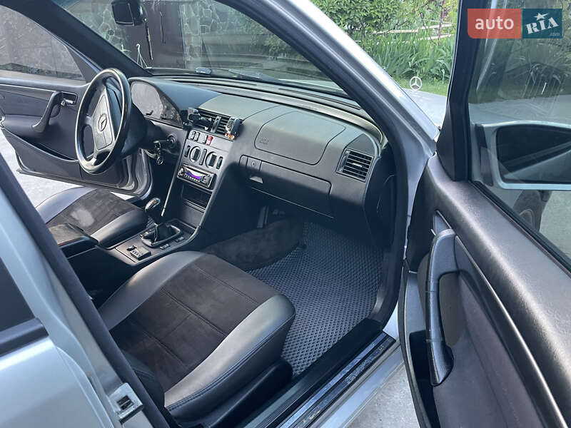Седан Mercedes-Benz C-Class 1994 в Жовкве