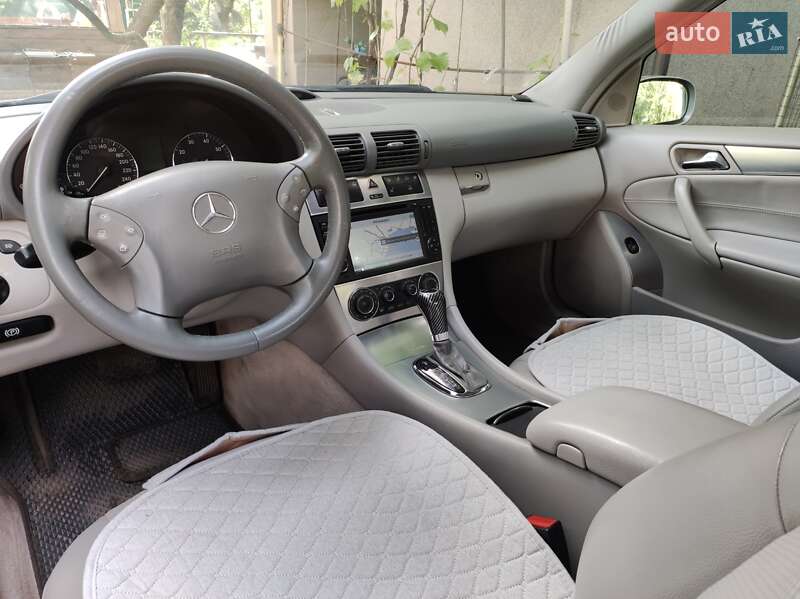 Седан Mercedes-Benz C-Class 2004 в Киеве