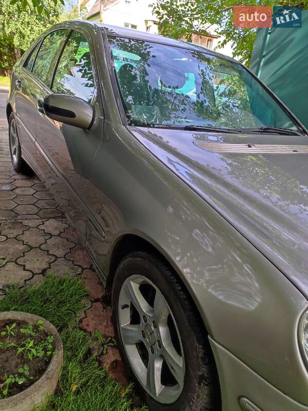 Седан Mercedes-Benz C-Class 2004 в Киеве