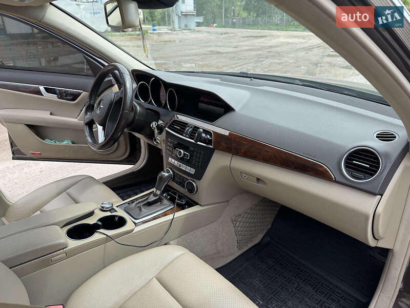 Седан Mercedes-Benz C-Class 2012 в Житомире