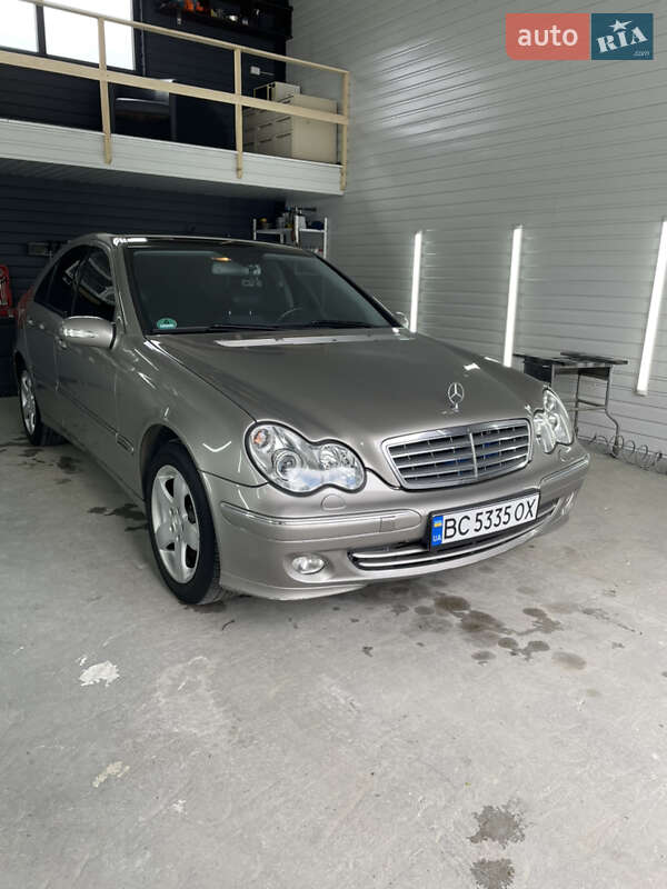 Седан Mercedes-Benz C-Class 2004 в Львове