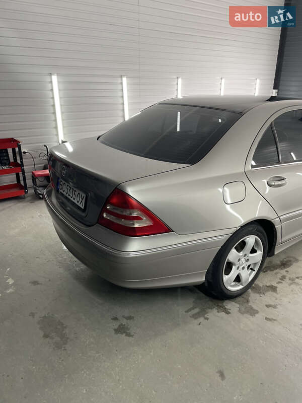Седан Mercedes-Benz C-Class 2004 в Львове