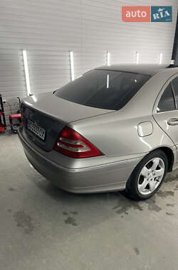 Седан Mercedes-Benz C-Class 2004 в 