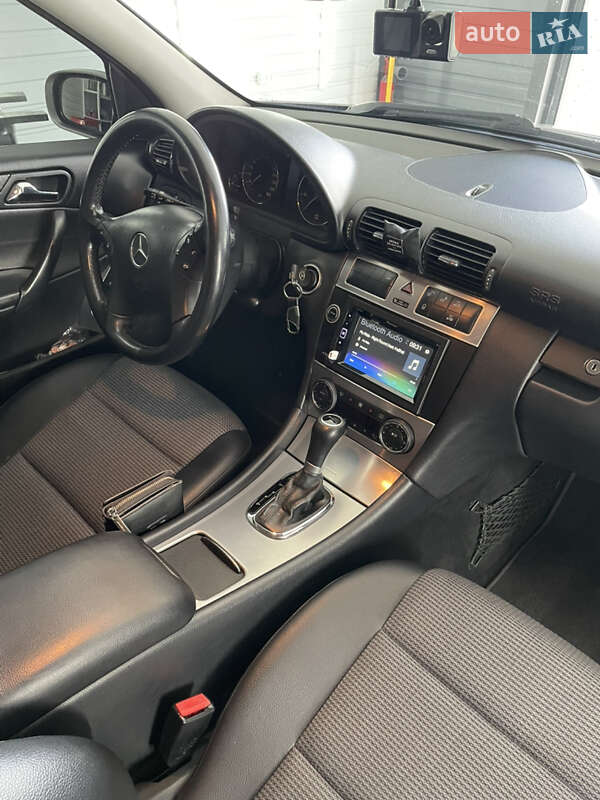 Седан Mercedes-Benz C-Class 2004 в Львове