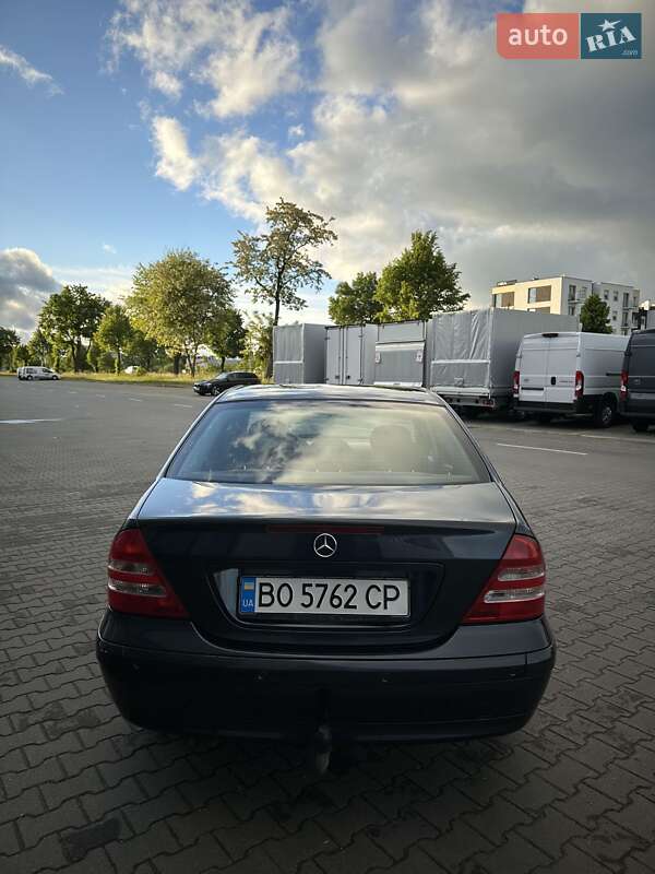 Седан Mercedes-Benz C-Class 2003 в Бучаче