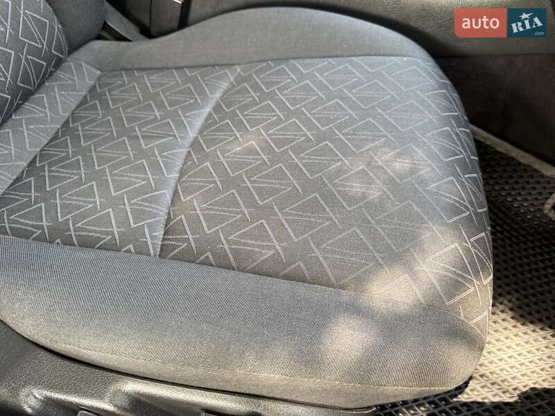 Седан Mercedes-Benz C-Class 2000 в Ровно
