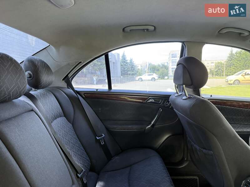 Седан Mercedes-Benz C-Class 2000 в Ровно