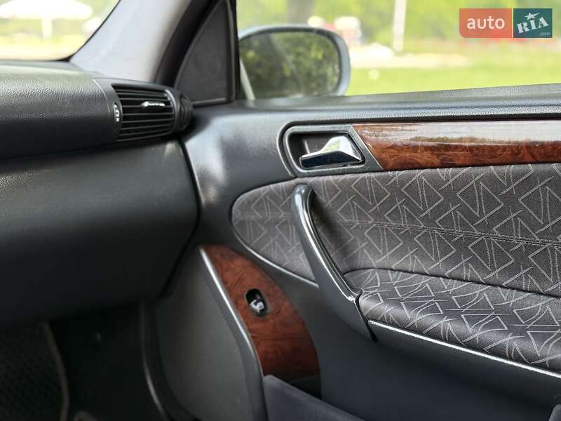 Седан Mercedes-Benz C-Class 2000 в Ровно