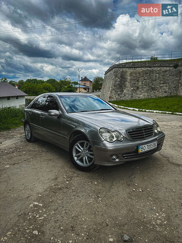 Седан Mercedes-Benz C-Class 2004 в 
