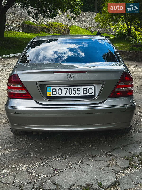 Седан Mercedes-Benz C-Class 2004 в Тернополі
