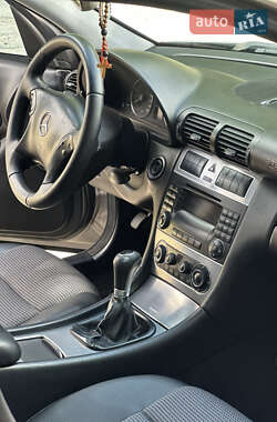 Седан Mercedes-Benz C-Class 2004 в 