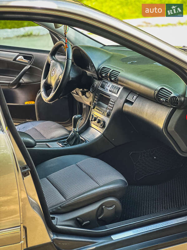 Седан Mercedes-Benz C-Class 2004 в Тернополі