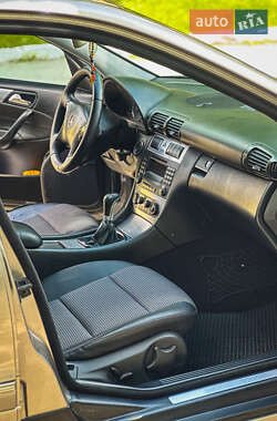 Седан Mercedes-Benz C-Class 2004 в 