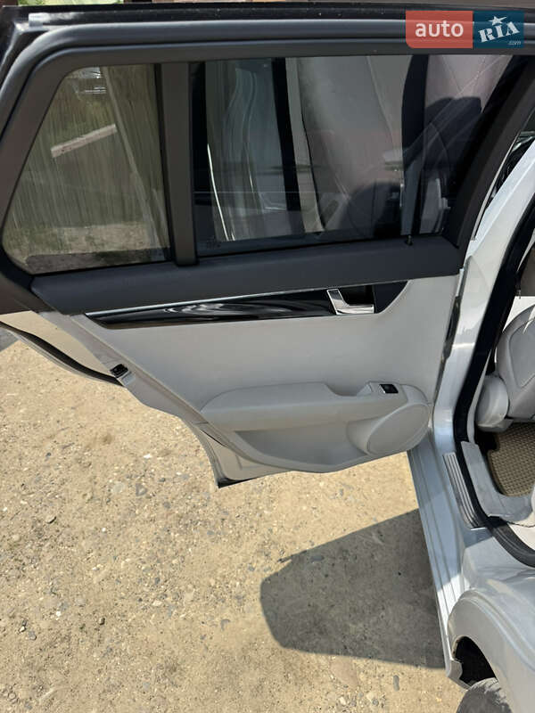 Універсал Mercedes-Benz C-Class 2008 в Чернівцях