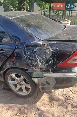 Седан Mercedes-Benz C-Class 2005 в 