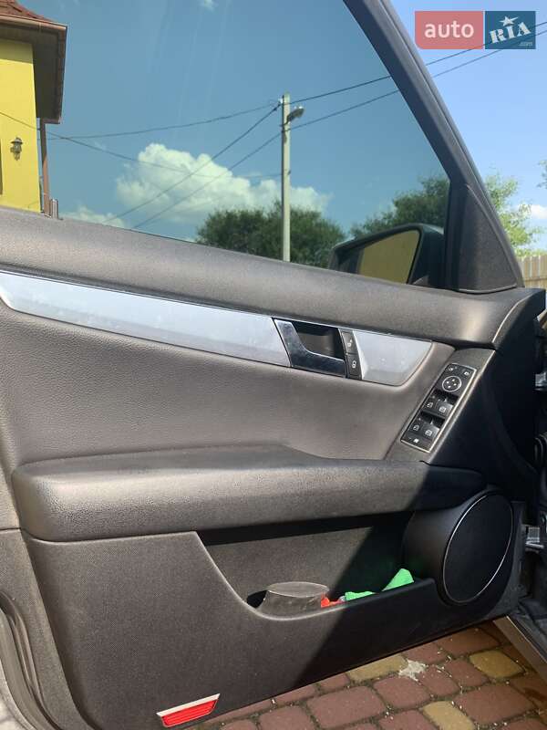 Универсал Mercedes-Benz C-Class 2010 в Львове фото 13 Универсал Mercedes-Benz C-Class 2010 в Львове
