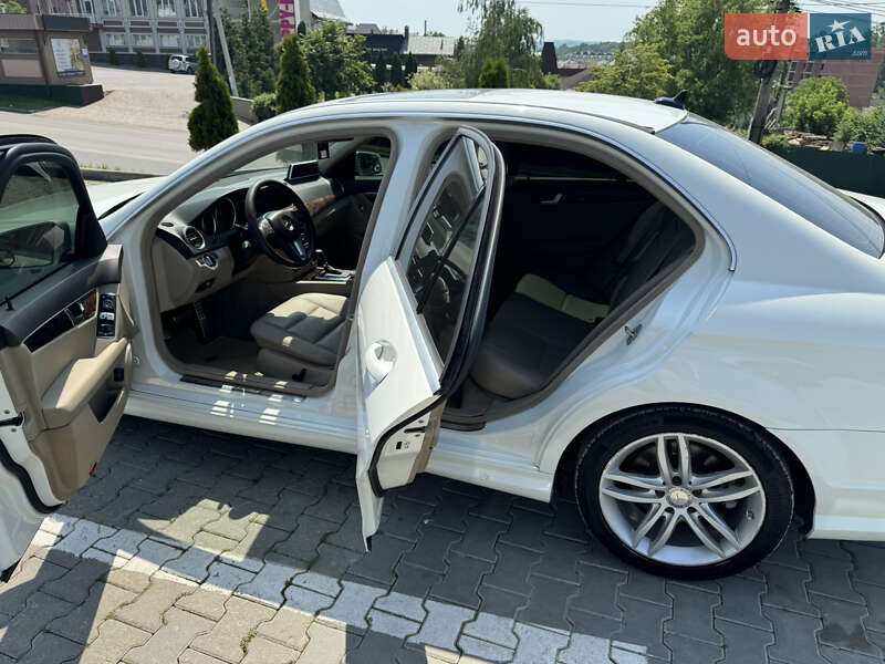 Седан Mercedes-Benz C-Class 2011 в Черновцах