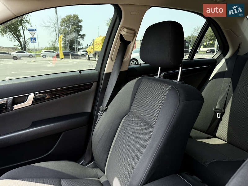 Седан Mercedes-Benz C-Class 2011 в Киеве
