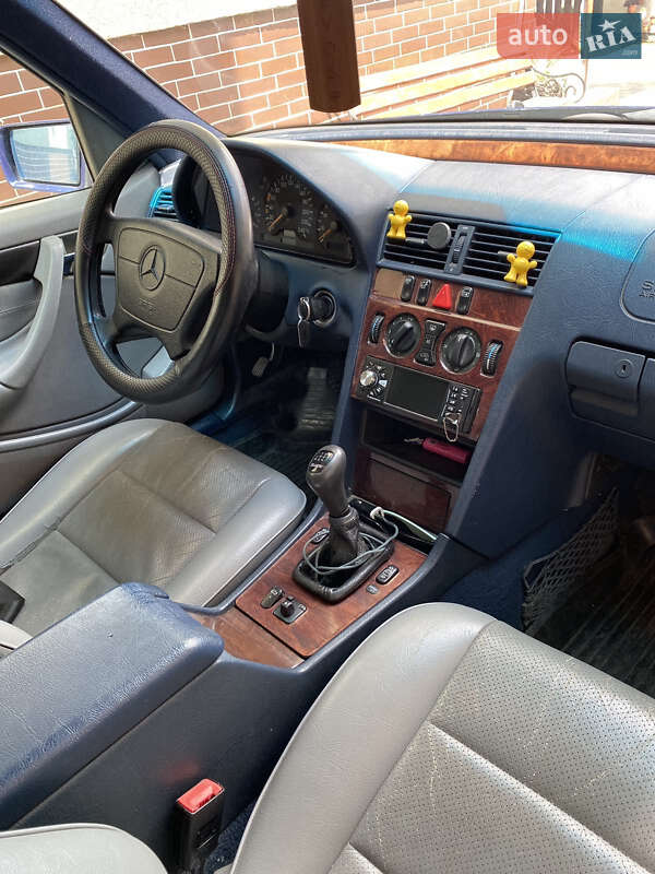 Седан Mercedes-Benz C-Class 1998 в Іршаві