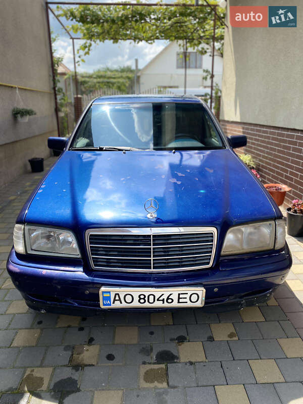 Седан Mercedes-Benz C-Class 1998 в Іршаві
