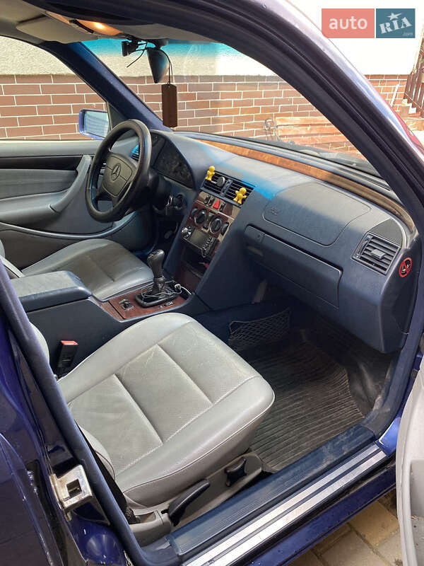 Седан Mercedes-Benz C-Class 1998 в Іршаві