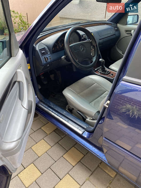 Седан Mercedes-Benz C-Class 1998 в Іршаві
