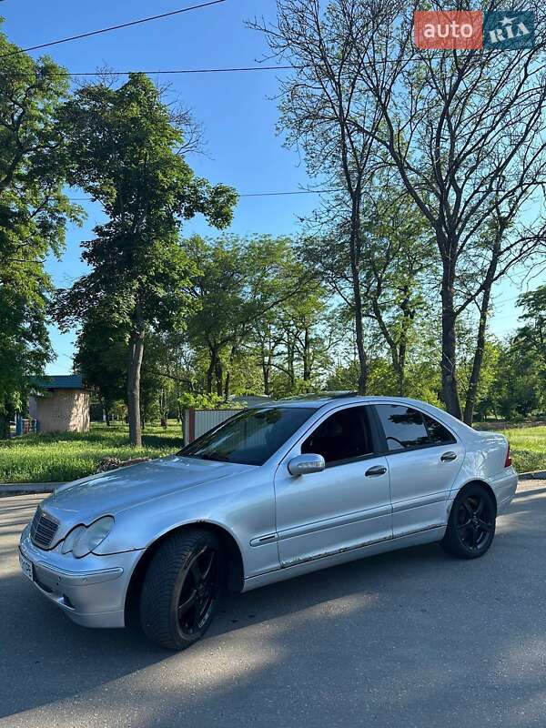 Седан Mercedes-Benz C-Class 2001 в Краматорске