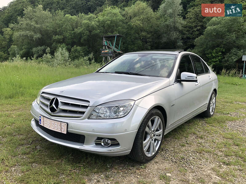 Седан Mercedes-Benz C-Class 2010 в Черновцах