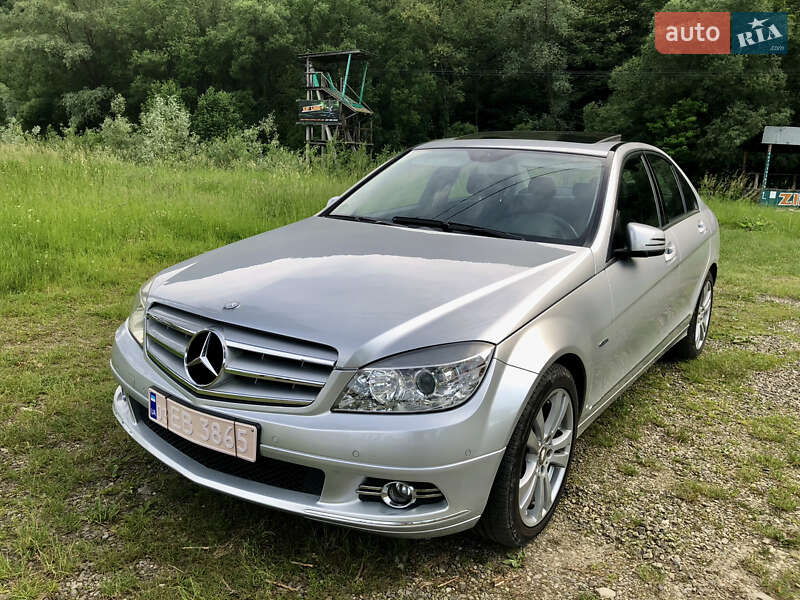 Седан Mercedes-Benz C-Class 2010 в Черновцах