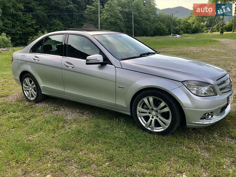 Седан Mercedes-Benz C-Class 2010 в Черновцах