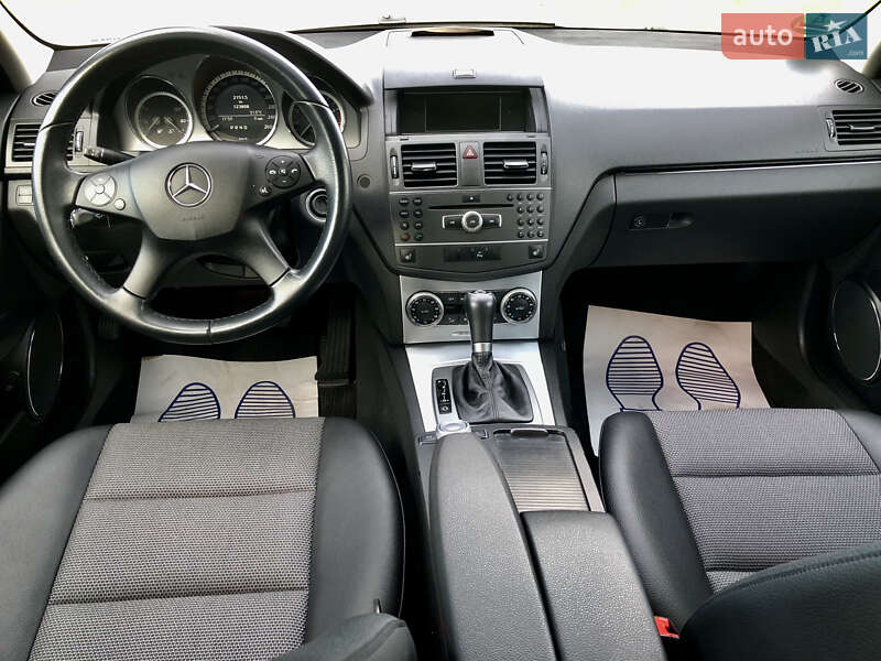Седан Mercedes-Benz C-Class 2010 в Черновцах