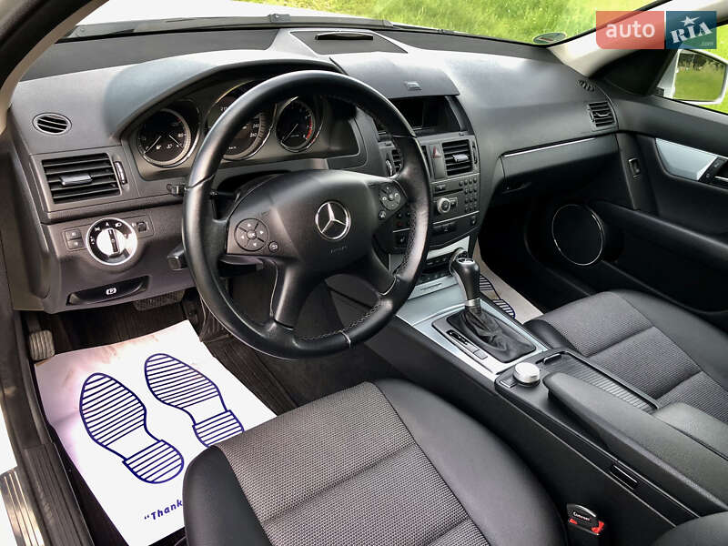 Седан Mercedes-Benz C-Class 2010 в Черновцах