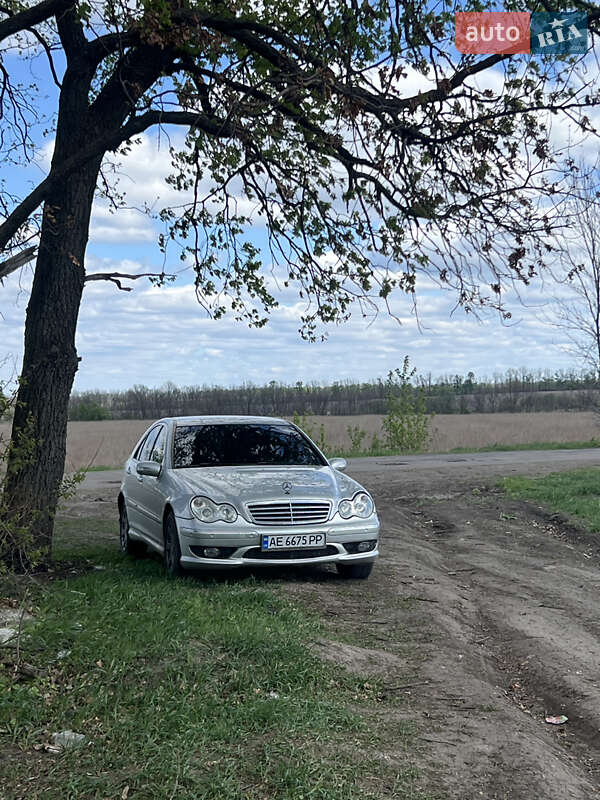 Mercedes-Benz C-Class 2005