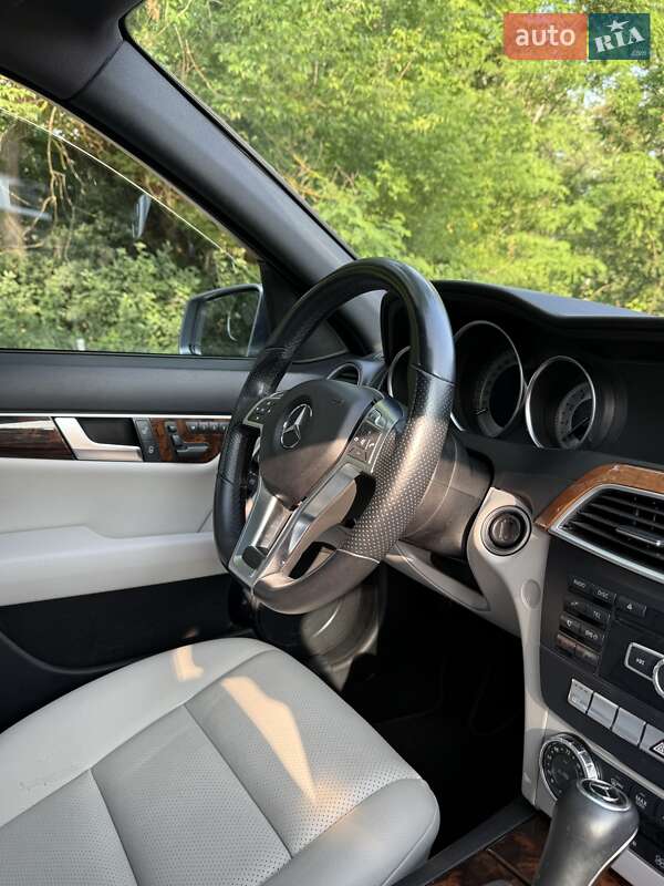 Седан Mercedes-Benz C-Class 2012 в Киеве