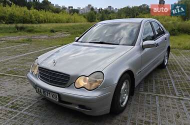 Седан Mercedes-Benz C-Class 2001 в Києві