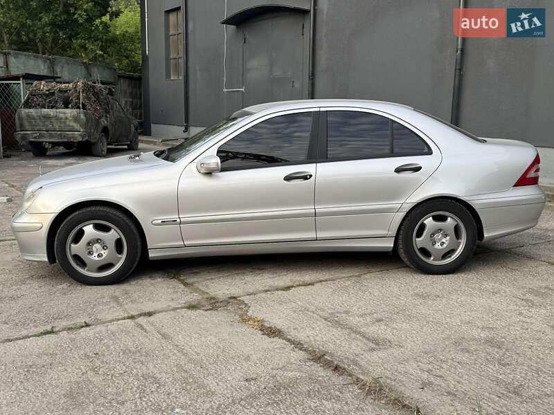 Седан Mercedes-Benz C-Class 2004 в Киеве