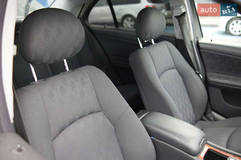 Седан Mercedes-Benz C-Class 2003 в Луцке