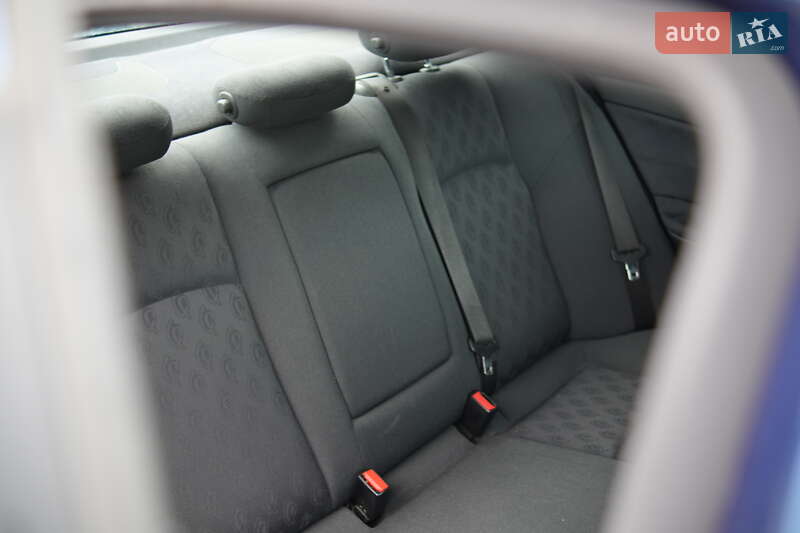 Седан Mercedes-Benz C-Class 2003 в Луцке