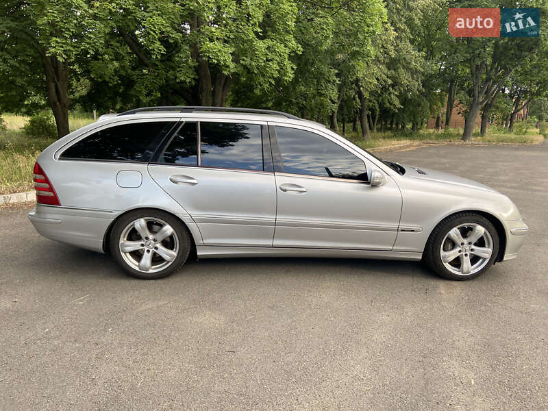 Універсал Mercedes-Benz C-Class 2004 в Гайвороні