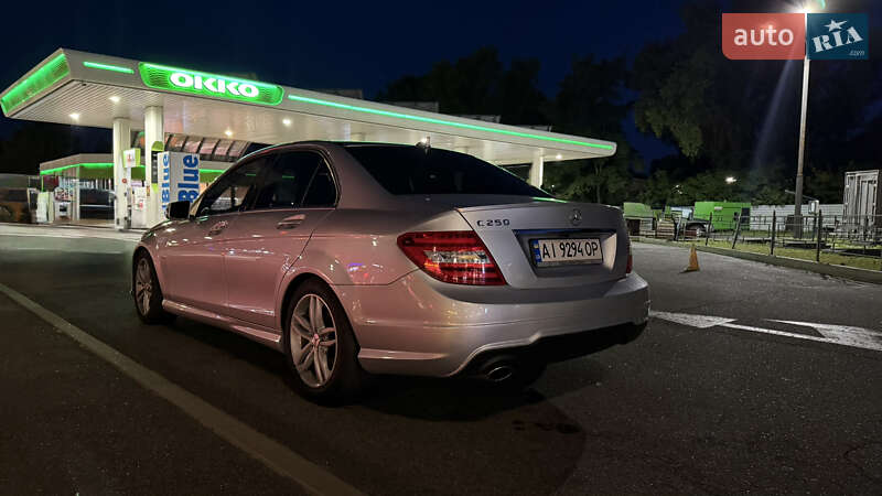 Mercedes-Benz C-Class 2011