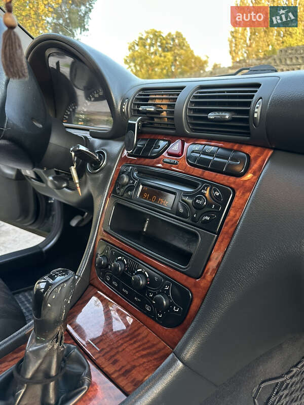 Седан Mercedes-Benz C-Class 2003 в Білій Церкві