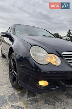 Купе Mercedes-Benz C-Class 2004 в 