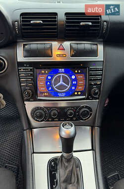 Купе Mercedes-Benz C-Class 2004 в 