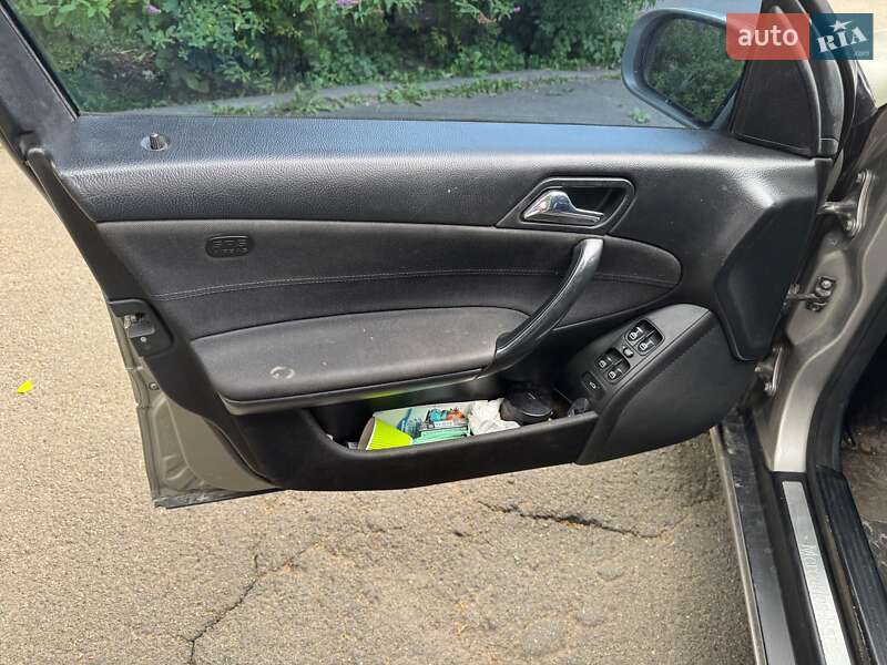 Седан Mercedes-Benz C-Class 2005 в Киеве фото 9 Седан Mercedes-Benz C-Class 2005 в Киеве